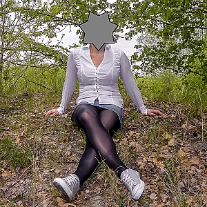 Outdoor in Strumpfhosen Galeriebild