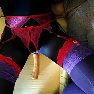 Body rotes Strapsset mit blauen Stockings Galeriebild