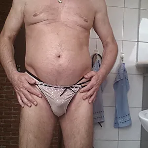 Bilder zum Video Geiles Pissen 3 Galeriebild