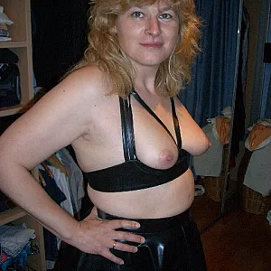 Das erste Bild von FickChris's Galerie - Meine Büstenhebe