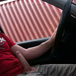 Morgenlatte im Auto Galeriebild