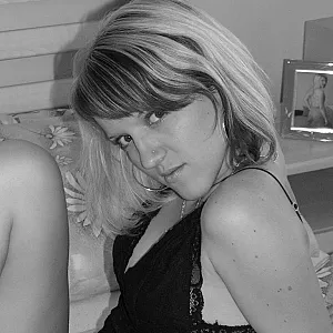 Veronika gallery image