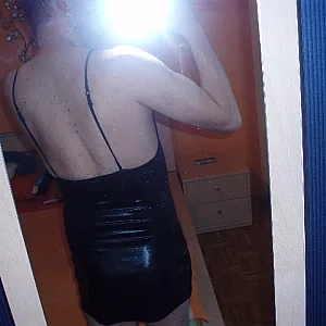 in leder leggins slip und kleid Galeriebild