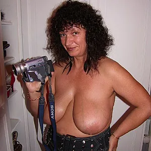 Busty 40ff/g mature housewife - part.3 Galeriebild