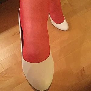 red or lila gallery image