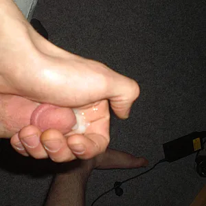 hand gallery image