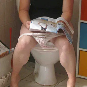 Eve on the toilett gallery image