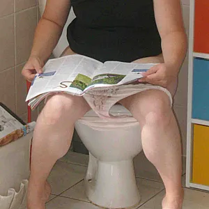 Eve on the toilett gallery image