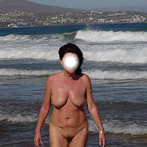 Nuda tra le onde Galeriebild