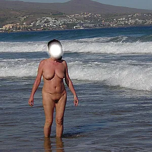 Nuda tra le onde Galeriebild