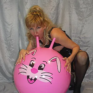 Gummiball in Latex gefickt Galeriebild