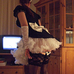 First image of islandcock's Gallery - The horny maid