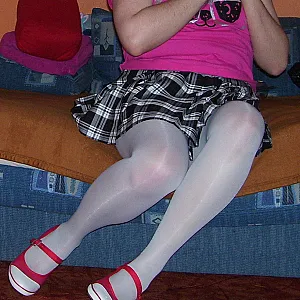 Nadine in den Sachen ihrer Schwester 1 Galeriebild