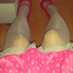 Nadine im Dirndl 2 Galeriebild
