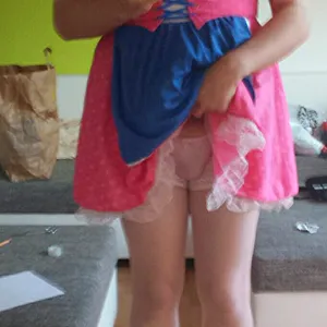 Nadine im Dirndl 2 Galeriebild