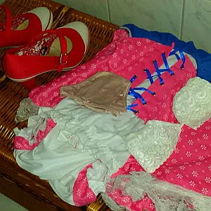 Nadine im Dirndl 2 Galeriebild