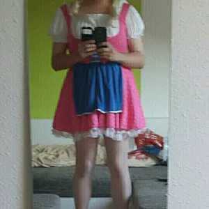 Nadine im Dirndl 2 Galeriebild