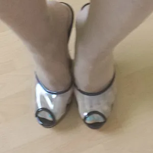 First image of momibi's Gallery - Heels, Nylons and feets