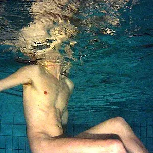 mal wieder im Pool Galeriebild