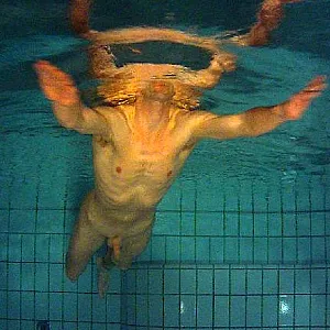 mal wieder im Pool Galeriebild