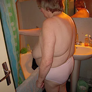 jeannette dans la douche superbe non? Galeriebild