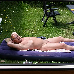 Mal nackt draussen Galeriebild