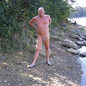 Mal nackt draussen Galeriebild