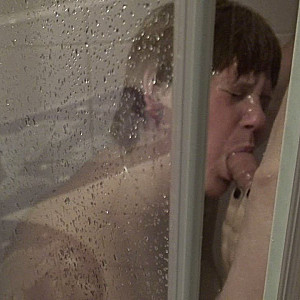 DEEP THROAT blowjob in the shower gallery image