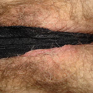 spreading lips gallery image