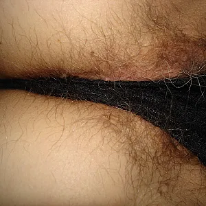 spreading lips gallery image