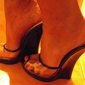 High Heels, Füße und Nylons Galeriebild