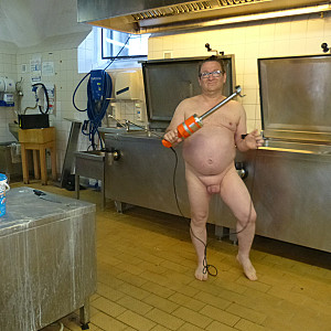 Das erste Bild von 55Paul55's Galerie - Nr.1 Nackt in der Großküche von 55Paul55
