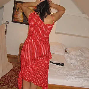 Red dress Galeriebild