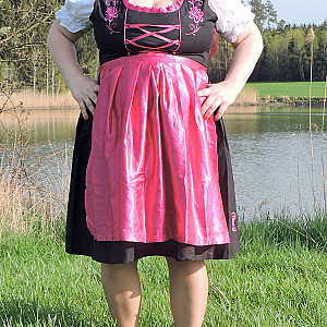 im Dirndl geil am See Galeriebild