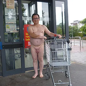 Da Da 55Paul55  ist nackt 1 Bei Lidl und Paket Packstatiün Galeriebild