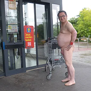 Da Da 55Paul55  ist nackt 1 Bei Lidl und Paket Packstatiün Galeriebild