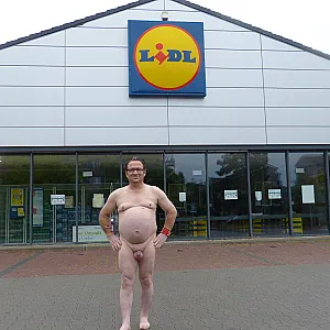 Da Da 55Paul55  ist nackt 1 Bei Lidl und Paket Packstatiün Galeriebild
