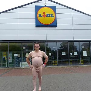 Da Da 55Paul55  ist nackt 1 Bei Lidl und Paket Packstatiün Galeriebild