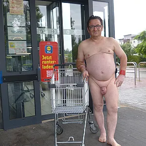 Da Da 55Paul55  ist nackt 1 Bei Lidl und Paket Packstatiün Galeriebild