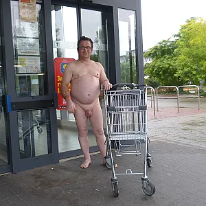 Da Da 55Paul55  ist nackt 1 Bei Lidl und Paket Packstatiün Galeriebild