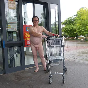 Da Da 55Paul55  ist nackt 1 Bei Lidl und Paket Packstatiün Galeriebild