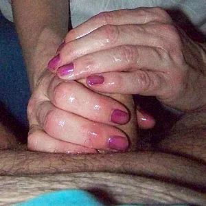 Frauchen hatte mal Lust den kleinen einzuölen. Galeriebild