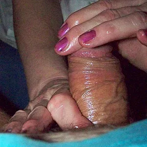 Frauchen hatte mal Lust den kleinen einzuölen. Galeriebild