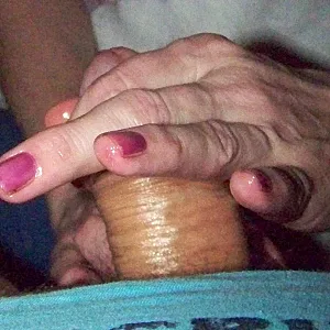 Frauchen hatte mal Lust den kleinen einzuölen. Galeriebild