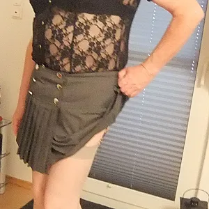 in Rock und Bluse Galeriebild