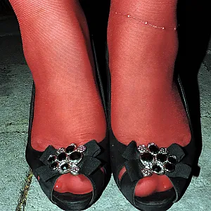 Geil in roten Strapsset Galeriebild