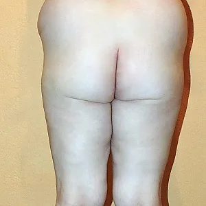 Nackt und geil in Spitzenmules Galeriebild