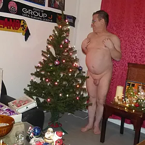 Den Weihnachtsbaum Nackt schmücken von 55Paul55 Galeriebild