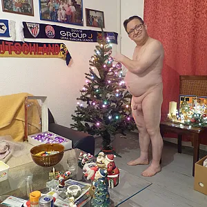 Den Weihnachtsbaum Nackt schmücken von 55Paul55 Galeriebild