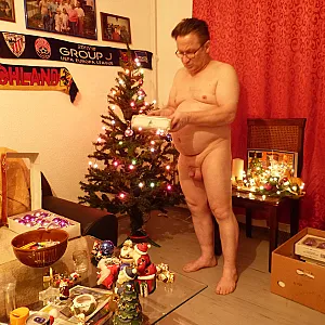 Den Weihnachtsbaum Nackt schmücken von 55Paul55 Galeriebild
